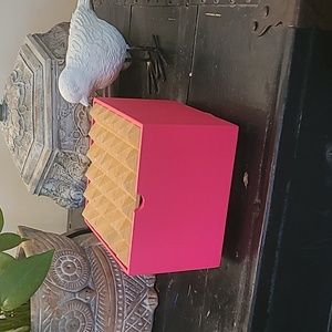 Plow and Hearth Korridor handmade Pyramid Box. 5 x 5 in. 3 in depth. Pin…